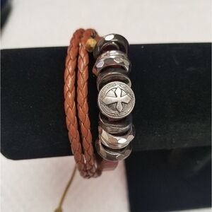 💲💲brown silver/leather braided bracelet w/cross